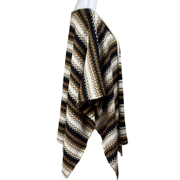 RVCA shawl/wrap, transitional, travel, statement piece, cozy, effortless, layers - Picture 2 of 6